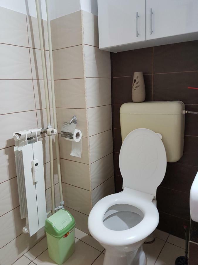 Апартаменти Apartament Aura Орадя Екстер'єр фото