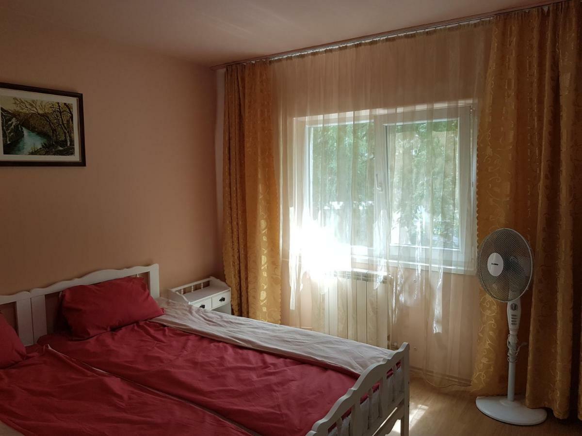 Апартаменти Apartament Aura Орадя Екстер'єр фото