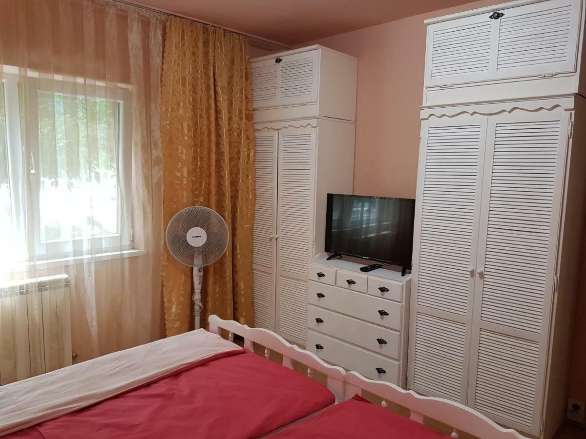 Апартаменти Apartament Aura Орадя Екстер'єр фото